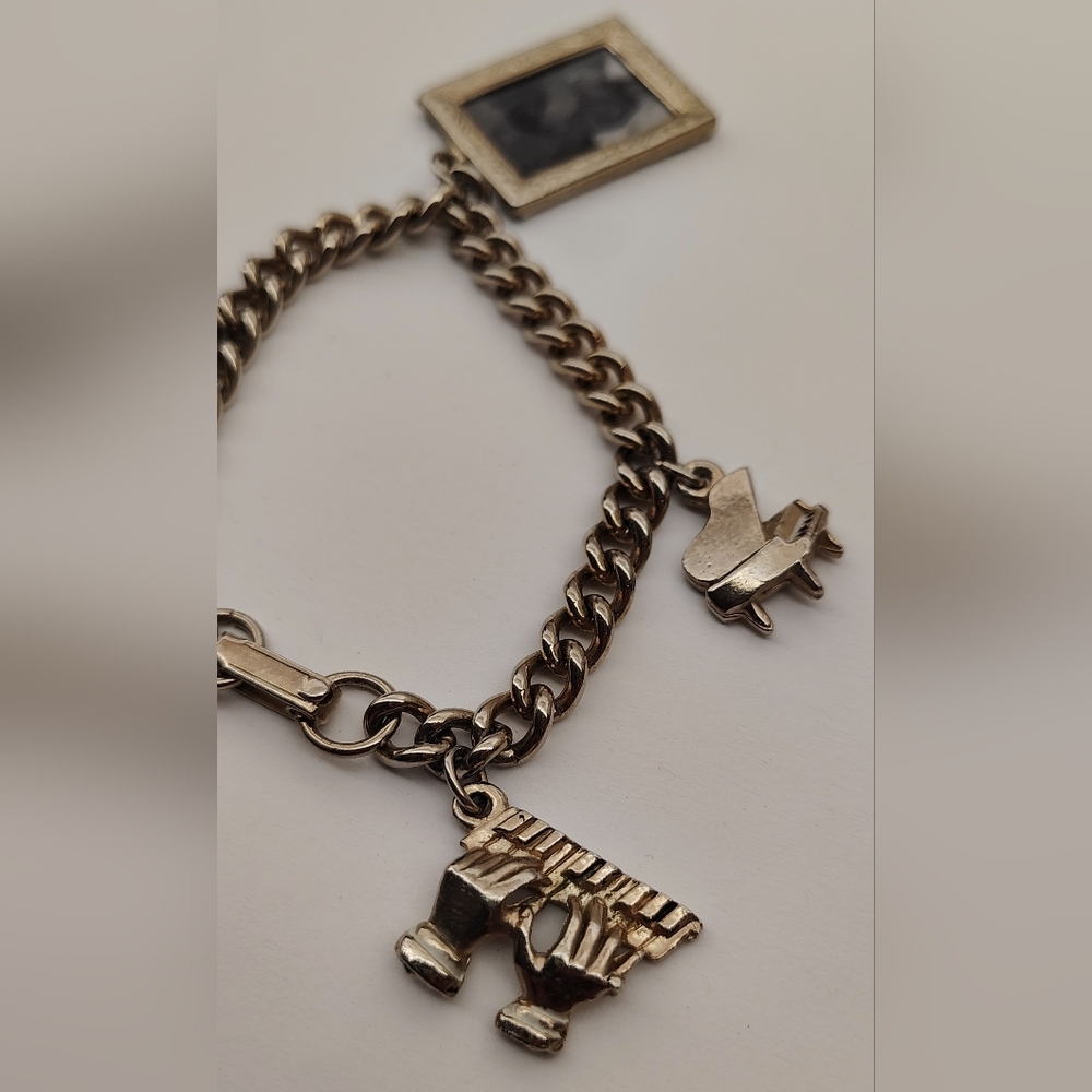 Liberace Vintage Silver Tone Charm Bracelet w/ Charms - Picture 4 of 16